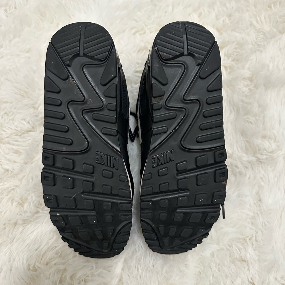Nike Air Max Black and White Youth or Women's Sneakers - Picture 2 of 4